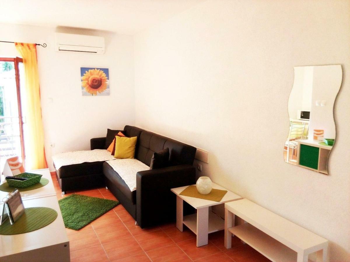 Apartments Kamelija Malinska Esterno foto