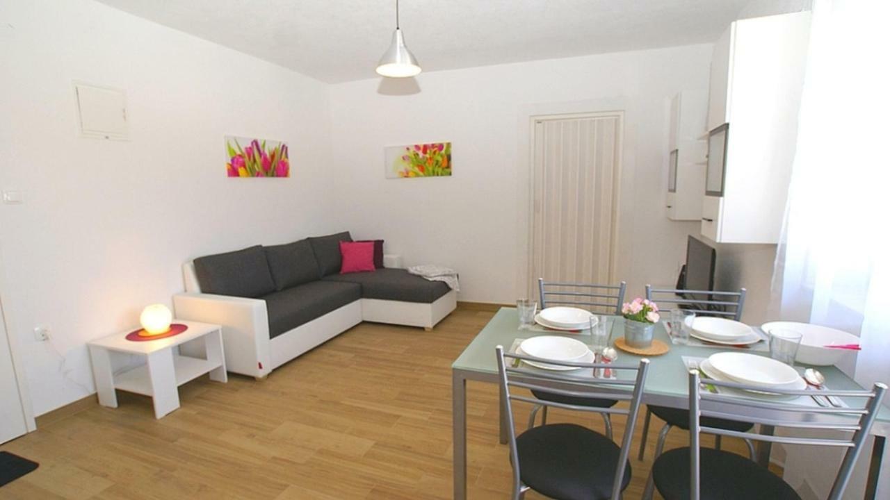 Apartments Kamelija Malinska Esterno foto